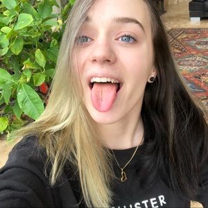 Meet your Posher, Desirae